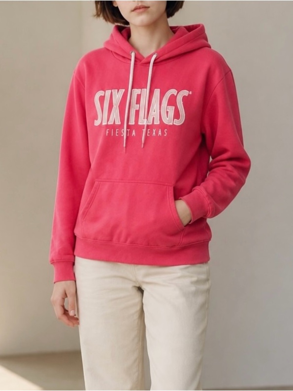 Six Flags Fiesta Texas Spellout Puff Print Coral Pink Pullover Hoodie Sz Medium